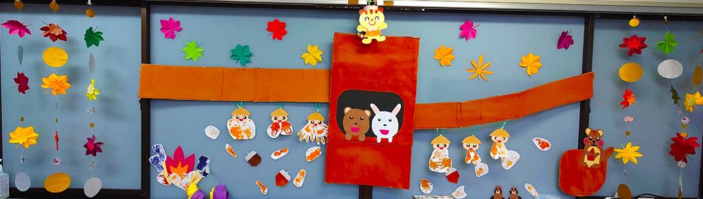 木にぶらさがるミノムシ