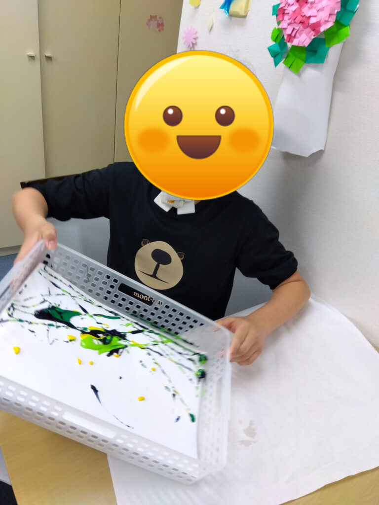 左にビー玉を転がす