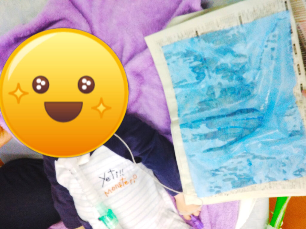 染まった半紙を広げる